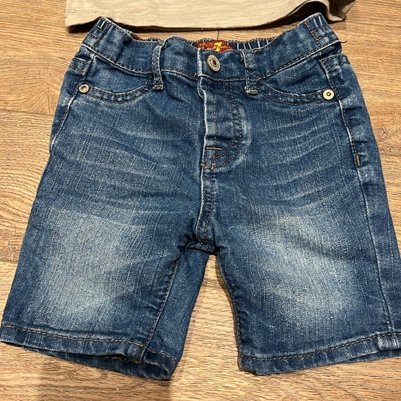 Toddler 7 for all mankind shorts and t-shirt, used excellent condition, 12 mon - Picture 2 of 10